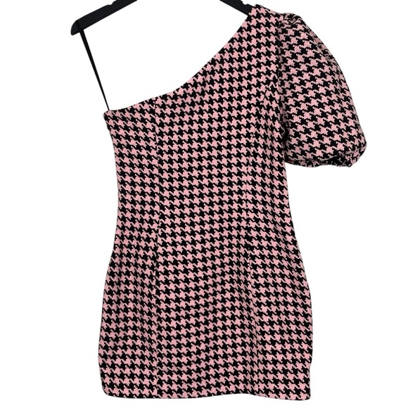 Majorelle Revolve Kirsten One Shoulder Mini Dress in Pink Houndstooth Size M - Picture 3 of 8